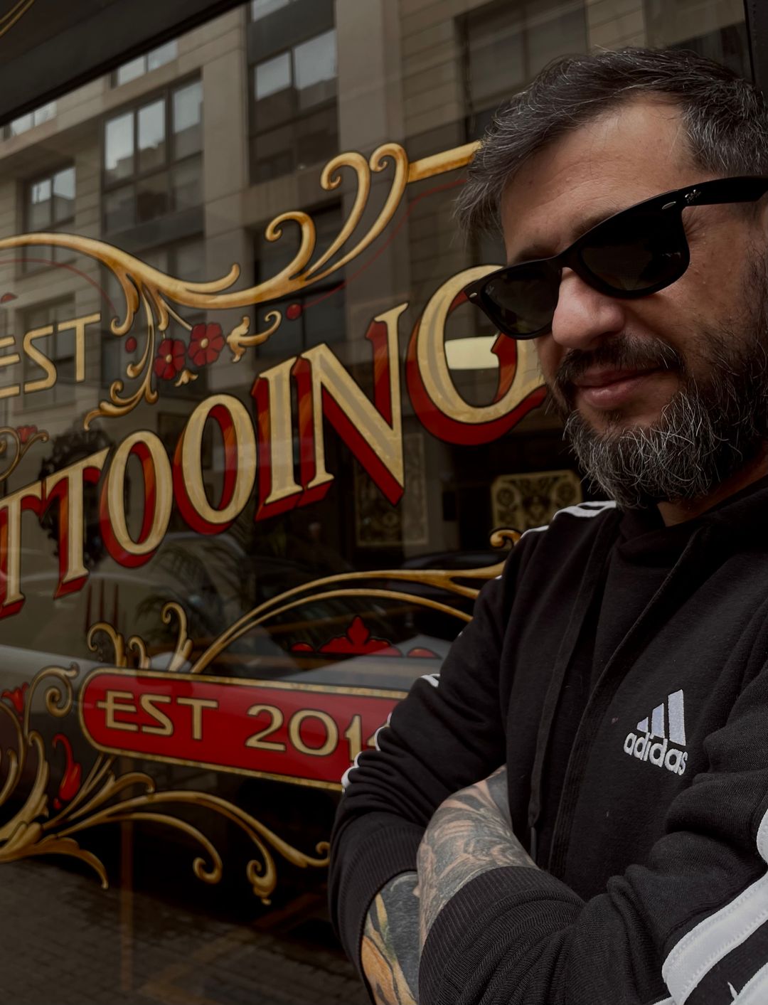 Danilo tatuador en Palma de Mallorca especializado en realismo y blackwork